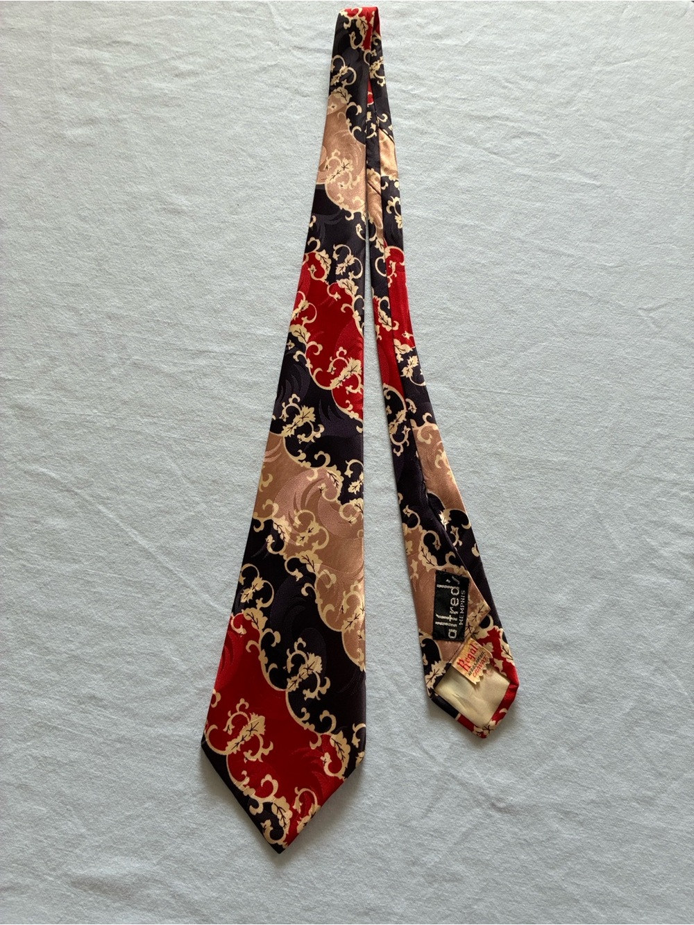 Alfred’s Memphis-Regal Men’s Red, Black & Gold Baroque Pattern Silk Tie